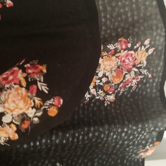 Rewind black floral blouse size L juniors - Picture 3 of 10